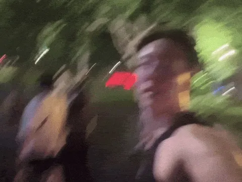 Idol Hàn Quốc du lịch Hà Nội ngày bão Wipha