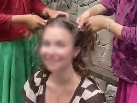 Tin mới vụ khách Tây bị thu 200.000 đồng tết tóc ở Tuyên Quang