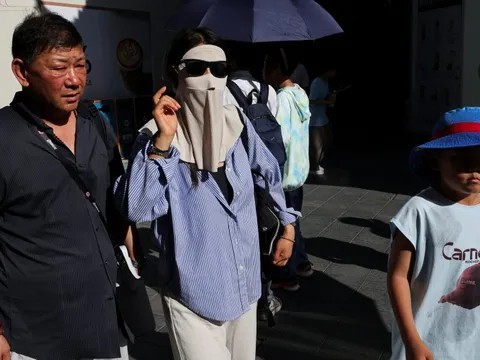 Người Trung Quốc đổ xô du lịch đêm 'né' nắng nóng