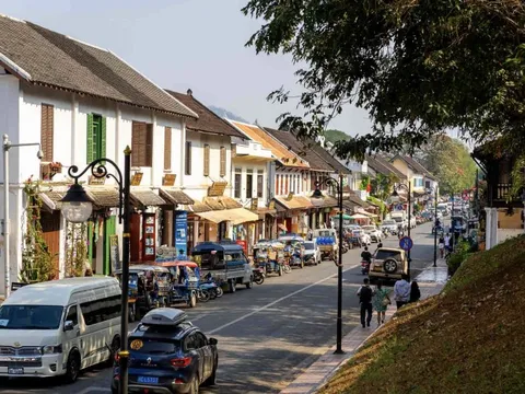 Khách Việt đi Lào đông thứ 2 Đông Nam Á
