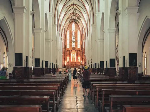 Bên trong Nhà thờ Lớn Hà Nội