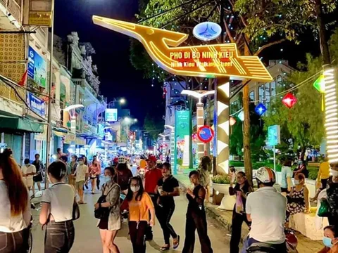 Tạm dừng hoạt động phố đi bộ Ninh Kiều