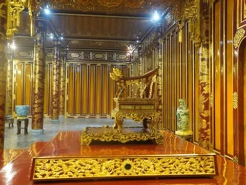 Chốt phương án phục chế Ngai vua triều Nguyễn bị khách bẻ gãy