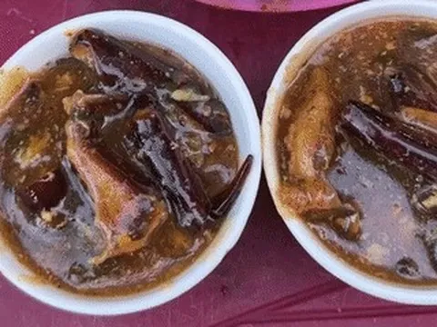 Món quà vặt 'xa xỉ' ở Hạ Long chỉ bán bát nhỏ, khách ăn 2-3 suất vẫn thòm thèm