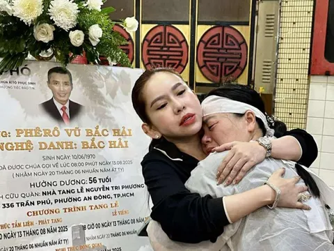 Đồng nghiệp tiễn đưa nghệ sĩ hài Bắc Hải về nơi an nghỉ cuối cùng