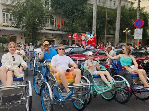 Điểm đến du lịch TP HCM, Hà Nội bỗng "nổi như cồn"