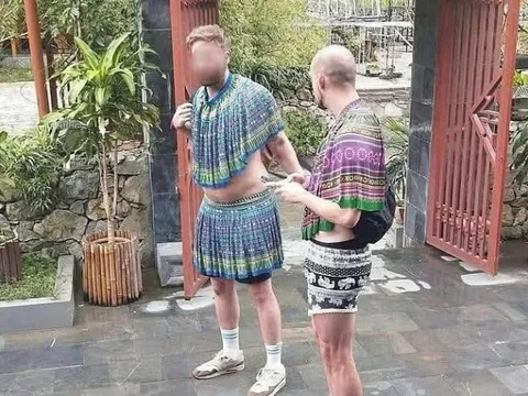 Chấn chỉnh khách Tây mặc váy H'Mông nhảy múa lố lăng