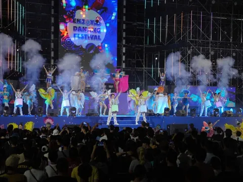 Tưng bừng khai mạc lễ hội, Đà Nẵng mời gọi du khách tận hưởng mùa hè