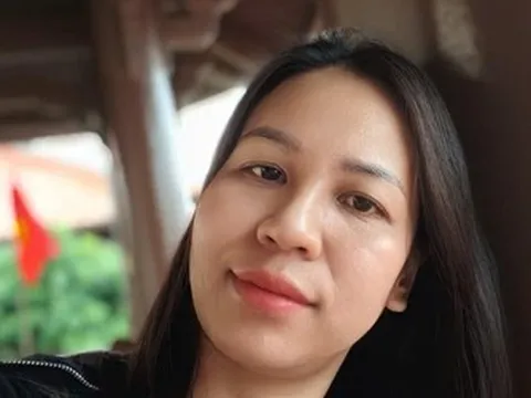 Bên cây bàng