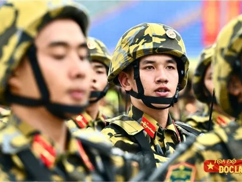 Không khí trước giờ hợp luyện diễu binh trên đường phố Hà Nội