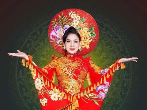 NSND Phượng Loan rực rỡ trong bộ sưu tập áo dài "Gấm hoa khoe sắc"