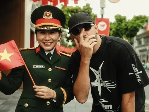 DJ Snake ăn phở, 'check-in' đường phố Hà Nội