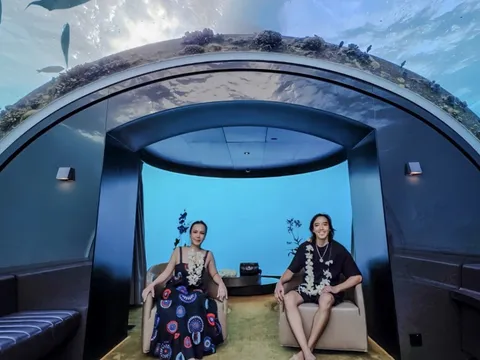 Vợ chồng Việt Hương thuê villa 2 tầng dưới biển giá 12.500 USD/đêm