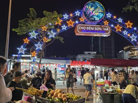 CLIP: Bát nháo hàng rong tại chợ đêm du lịch lớn nhất Đà Nẵng