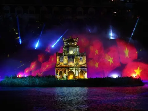 Xem 3D Mapping ngoạn mục trên Hồ Gươm mừng 2/9