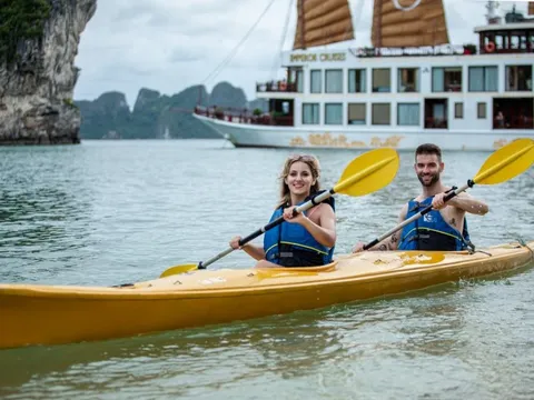 Một tỷ phú thế giới đi trực thăng đến Quảng Ninh dịp 2/9