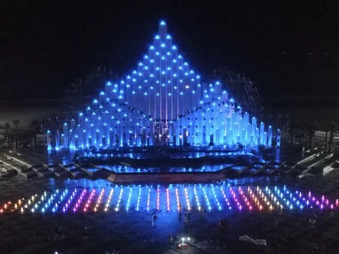 143 trụ cột tháp Tam Thắng ở TP.HCM lên đèn, gần như hoàn thiện