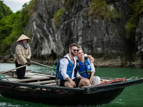 Tin mới vụ 'tỷ phú' Mỹ sắp bay trực thăng đến nghỉ dưỡng tại Hạ Long