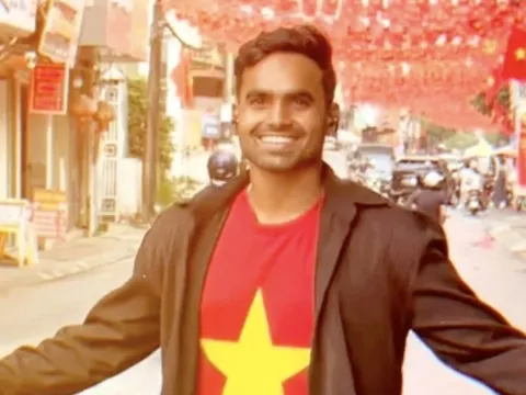 Chàng trai Ấn Độ bay 3.000 km đến Hà Nội xem diễu binh