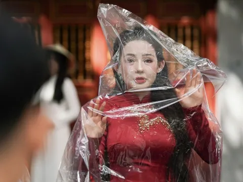 8 lần 'gây sốc' tại điểm du lịch của Ngân 98