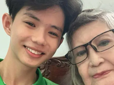 Thí sinh "Chuông vàng vọng cổ" thăm nghệ sĩ lão thành