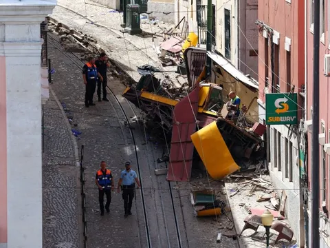 Tai nạn tàu vượt núi ở Bồ Đào Nha, 16 người thiệt mạng