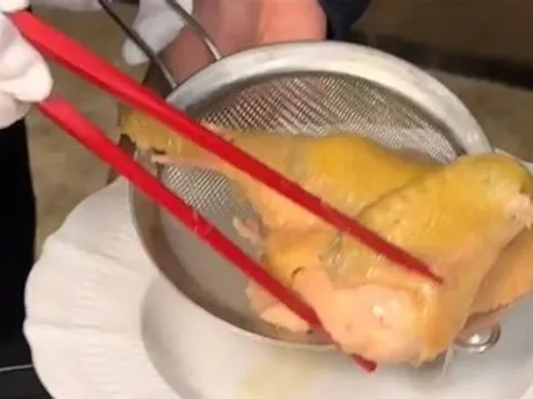 Gọi nửa con gà, khách choáng với hóa đơn 7,4 triệu đồng ở nhà hàng