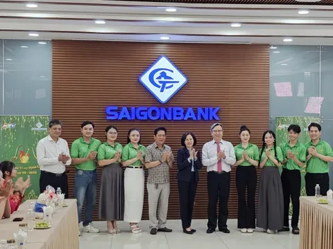 7 thí sinh chung kết Chuông Vàng vọng cổ thăm, tri ân đơn vị 20 năm đồng hành