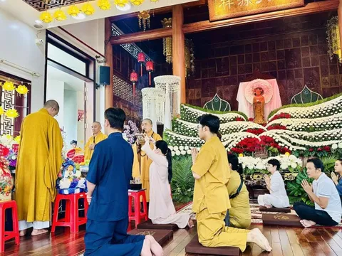 Nghệ sĩ đoàn Huỳnh Long tưởng nhớ cố nghệ sĩ, soạn giả Bạch Mai