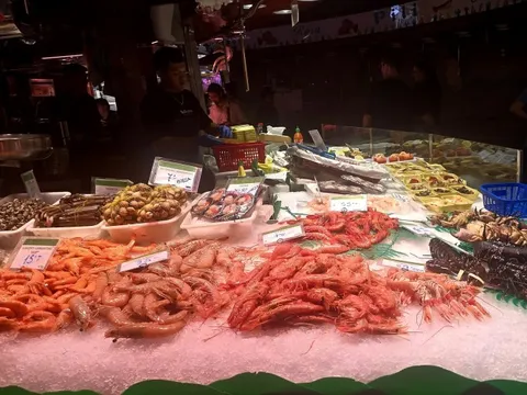 Khám phá chợ ẩm thực La Boqueria giữa lòng Barcelona