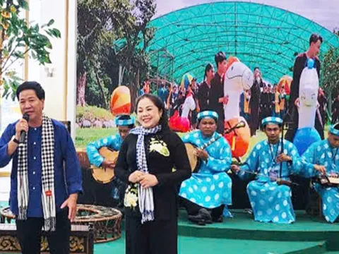 Nghệ nhân ưu tú Nguyễn Thanh Tùng, Ái Hằng tạo dấu ấn đẹp tại Hà Nội