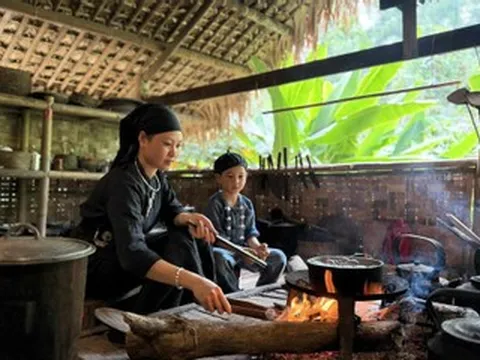 Đặc sản 'vàng đen, ốc leo núi' trong mâm cỗ ở ngôi làng đặc biệt tại Thái Nguyên