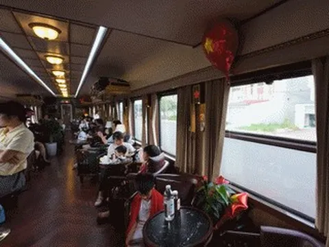 Chàng trai miền Nam chi nửa triệu trải nghiệm tàu 'quý tộc' ở Hải Phòng