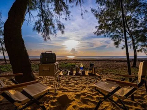 Bãi biển cách Hà Nội 3,5 giờ lái ô tô, khách khen là điểm cắm trại lý tưởng