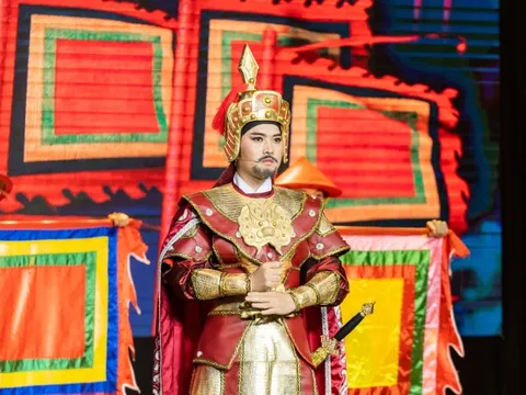 Nguyễn Tấn Đạt tỏa sáng sau chiến thắng Giải Hội đồng báo chí "Chuông vàng vọng cổ"