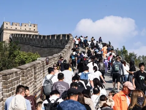 'Dòng người bất tận' trên Vạn Lý Trường Thành