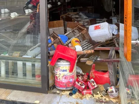 Ngập bùn đất tại nhà hàng Hà Giang sau lũ