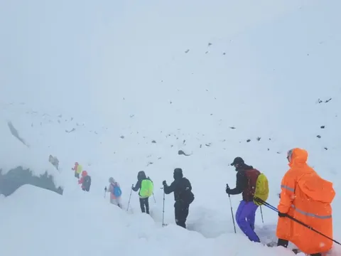 'Tuần lễ vàng' kinh hoàng trên dãy Himalaya tại Trung Quốc