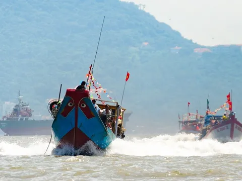 Rộn rã lễ hội Nghinh Ông trên biển Cần Giờ