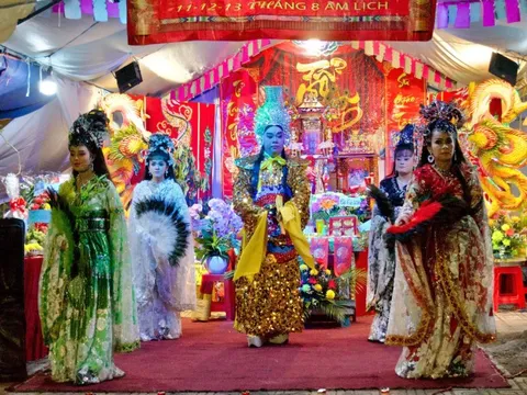 Lễ Giỗ tổ sân khấu ấm áp tại nhà NSƯT hát bội Ngọc Khanh