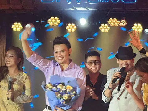 NSƯT Kim Tiểu Long mang cải lương và tình người đến đất Bắc