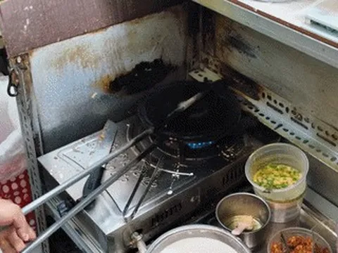 Khách Mỹ ngỡ ngàng với món đặc sản Việt Nam thơm ngon chế biến chỉ 20 giây