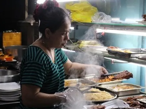 Quán cơm tấm ở TPHCM tên nghe đáng sợ, ngày nấu 3 bao gạo, khách ăn xuyên đêm