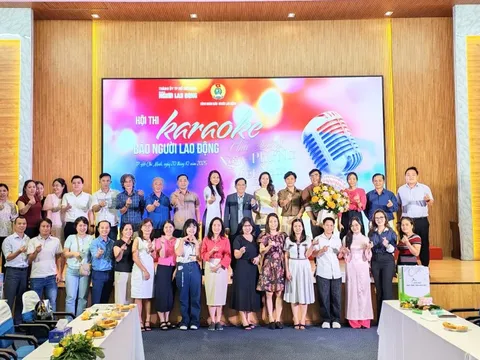 Sôi nổi Hội thi karaoke mừng ngày Phụ nữ Việt Nam
