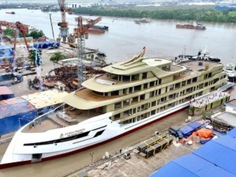 Hạ thuỷ Athena Premium - du thuyền lưu trú 6 sao mới nhất trên vịnh Hạ Long