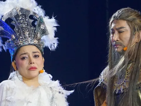 Khán giả cổ vũ Hồng Quyên, Trọng Phúc, Kim Tử Long trong đêm nhạc kịch "Mộng phù hoa"