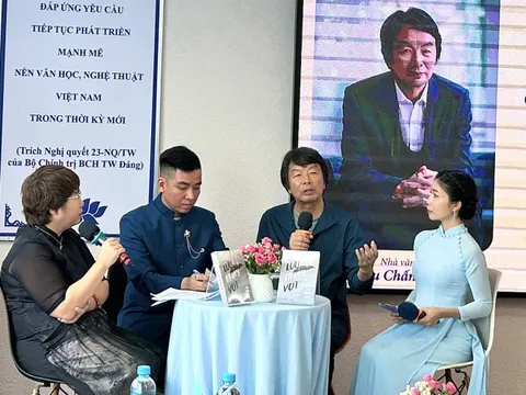 Nhà văn Trung Quốc Lưu Chấn Vân giao lưu tại Việt Nam