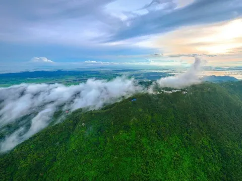 Săn mây trên “nóc nhà miền Tây” ở An Giang