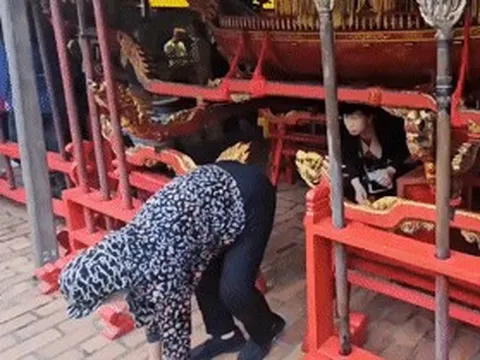 Cảnh tượng lạ tại Lễ hội chùa Keo Hành Thiện ở Ninh Bình