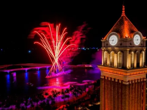 Phú Quốc rực sáng đêm ngày với 2 show pháo hoa liên tiếp